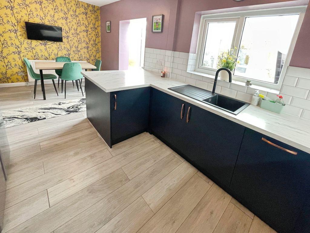Kitchen Dining area