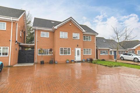 Whitehouse Way, Langley