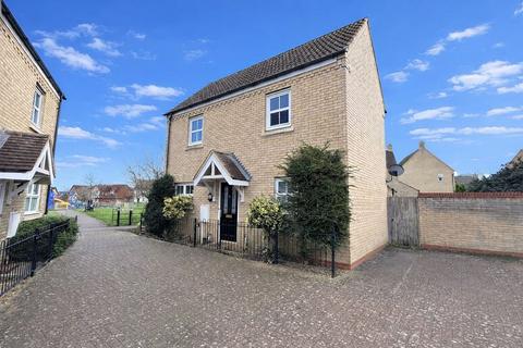 2 bedroom semi-detached house to rent, The Poplars, Hinchingbrooke Park