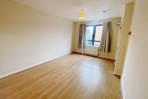 1 bedroom apartment to rent, Central Avenue, Enfield
