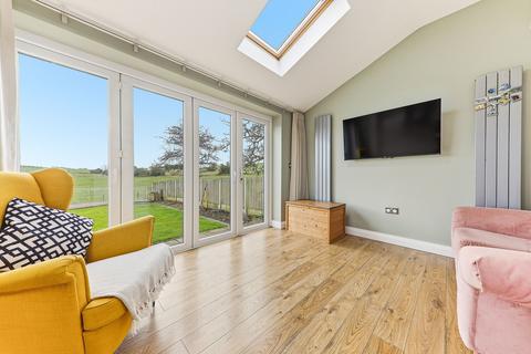 3 bedroom end of terrace house for sale, Markham Avenue, Leeds, LS19