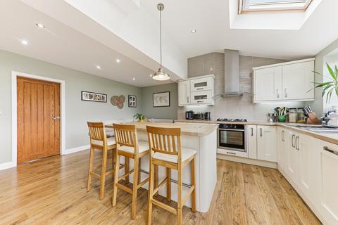 3 bedroom end of terrace house for sale, Markham Avenue, Leeds, LS19