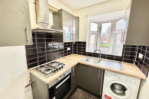 3 bedroom flat to rent, Eastern Avenue, Ilford, IG2