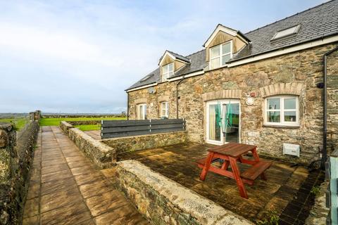 undefined, Llangefni LL77