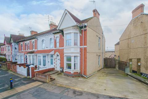 6 bedroom end of terrace house for sale, County Road, Swindon, SN1 2EA