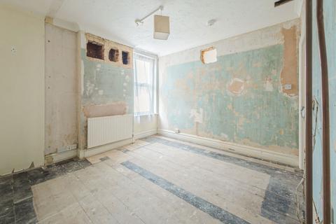 6 bedroom end of terrace house for sale, County Road, Swindon, SN1 2EA