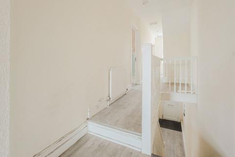 6 bedroom end of terrace house for sale, County Road, Swindon, SN1 2EA