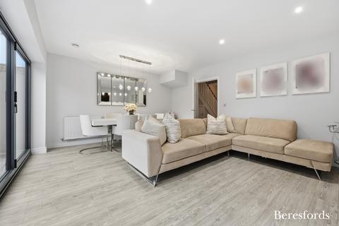 3 bedroom semi-detached house for sale, Burntwood Way, Brentwood, CM14