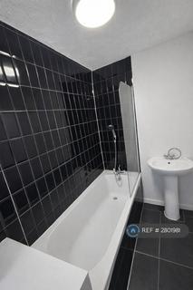 2 bedroom end of terrace house to rent, Robinson St, Stalybridge, SK15