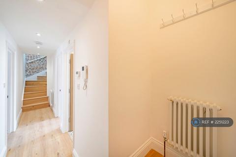 3 bedroom flat to rent, Deptford High St, London, SE8