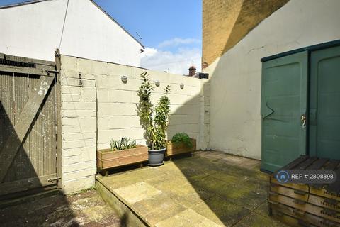 1 bedroom flat to rent, New Road, Portsmouth, PO2