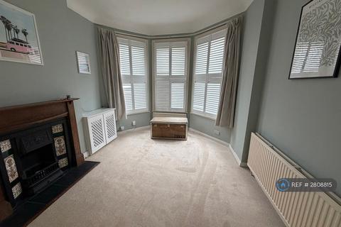 2 bedroom flat to rent, Umfreville Road, London, N4