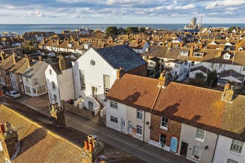 3 bedroom end of terrace house for sale, Albert Street, Whitstable