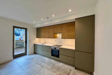 3 bedroom terraced house to rent, The Old Mill, Greengate, BD20