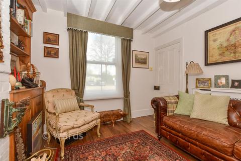 3 bedroom detached house for sale, London Road, Faversham, Kent
