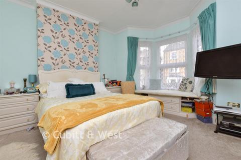 3 bedroom end of terrace house for sale, Whitehorse Lane, London