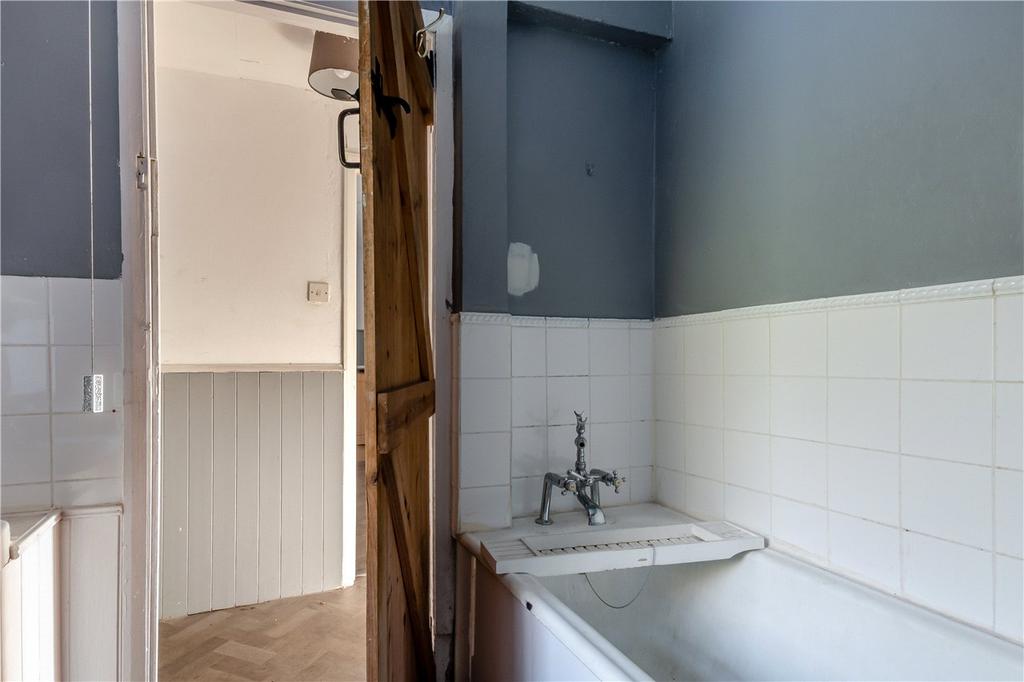 No 32 Bathroom