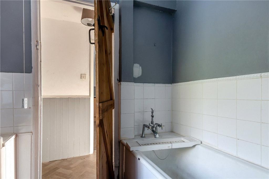 No 32 Bathroom