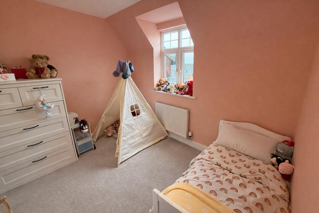 Bed 2.jpg