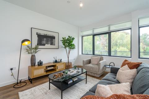 1 bedroom apartment to rent, 1 Lakeside Close Staines-upon-thames TW18