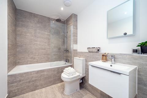 1 bedroom apartment to rent, 1 Lakeside Close Staines-upon-thames TW18