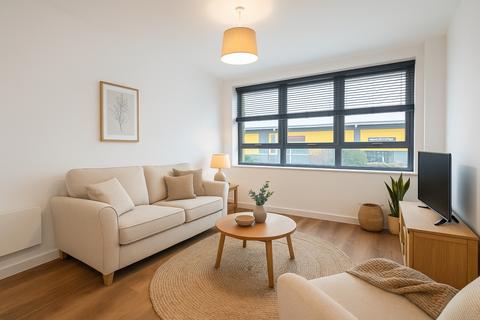 2 bedroom apartment to rent, 3 Lakeside Close Staines-upon-thames TW18