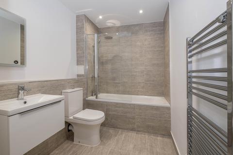 2 bedroom apartment to rent, 3 Lakeside Close Staines-upon-thames TW18