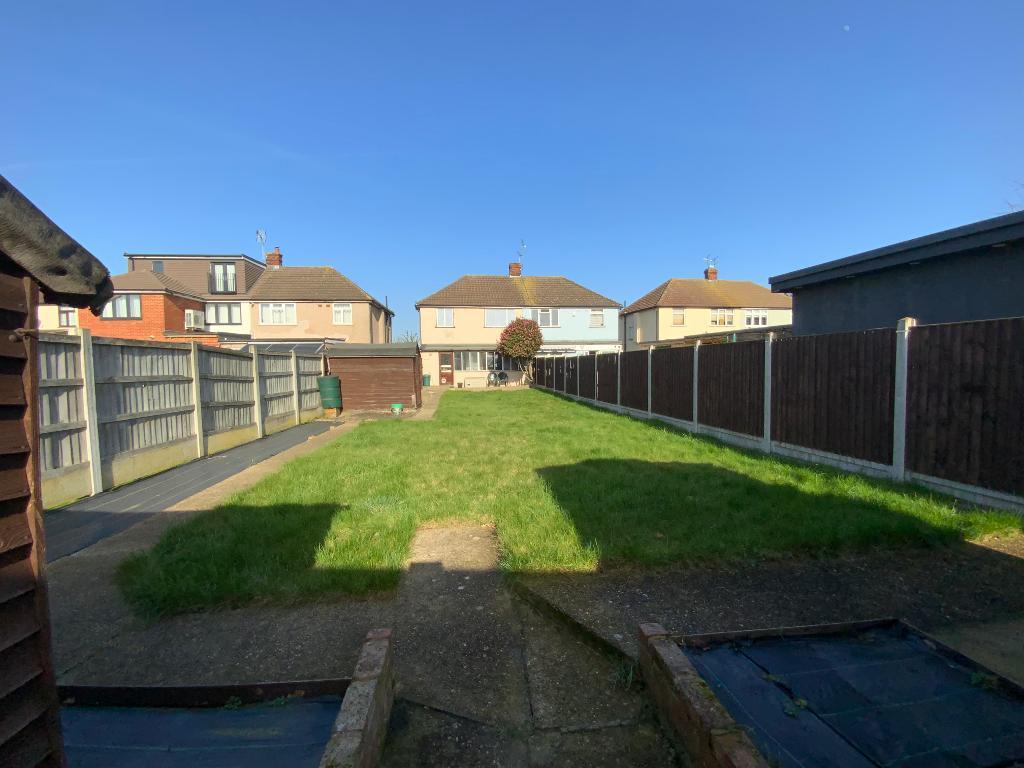 REAR GARDEN approx 95ft