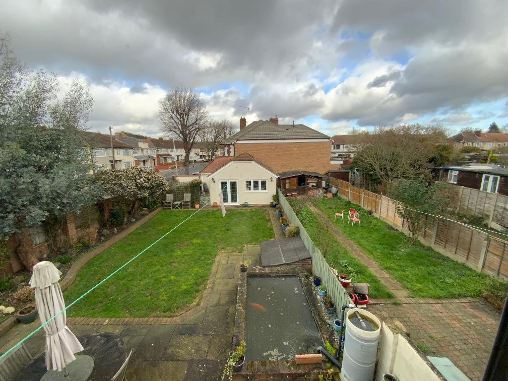 REAR GARDEN approx 90ft