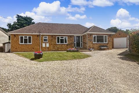 3 bedroom bungalow for sale, Hatchers Crescent, Blunsdon, SN26