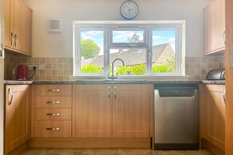 3 bedroom bungalow for sale, Hatchers Crescent, Blunsdon, SN26