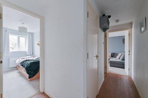 2 bedroom flat to rent, Peartree Avenue, Earlsfield, London, SW17