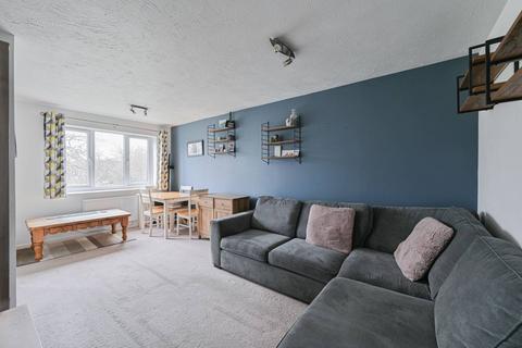 2 bedroom flat to rent, Peartree Avenue, Earlsfield, London, SW17