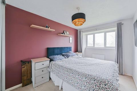 2 bedroom flat to rent, Peartree Avenue, Earlsfield, London, SW17