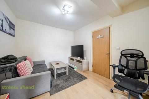 1 bedroom apartment to rent, Woodcote Grove Road, Coulsdon, CR5