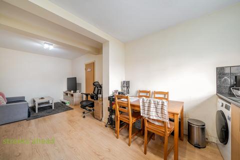 1 bedroom apartment to rent, Woodcote Grove Road, Coulsdon, CR5