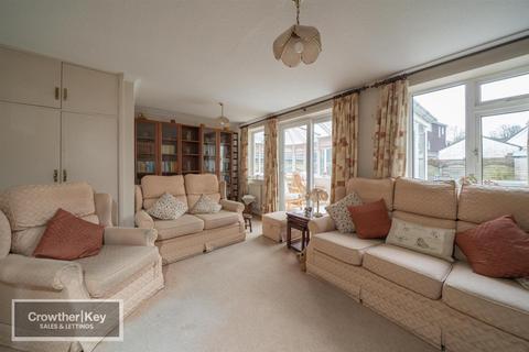 3 bedroom detached house for sale, Ecclesbourne Drive, Buxton