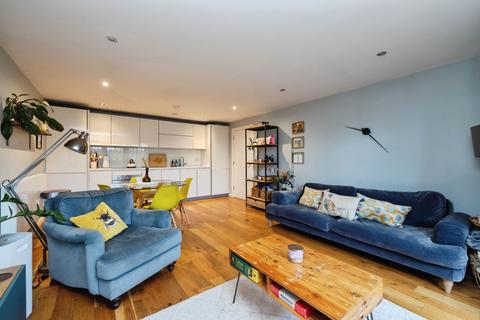 2 bedroom flat for sale, Henry Road, London, SW9
