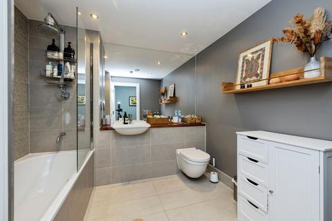 2 bedroom flat for sale, Henry Road, London, SW9