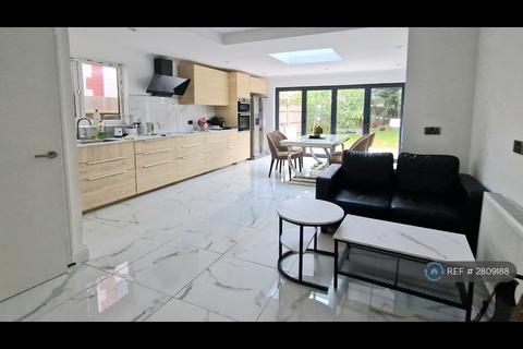 1 bedroom in a house share to rent, London, London, N14