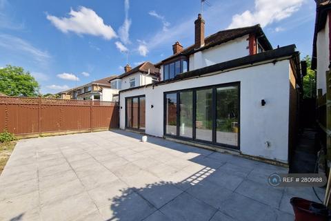 1 bedroom in a house share to rent, London, London, N14