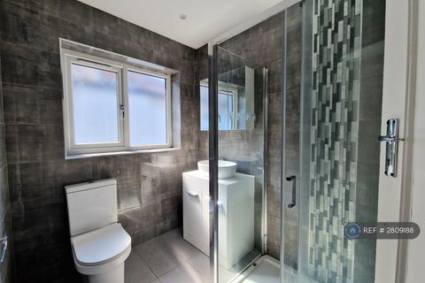 1 bedroom in a house share to rent, London, London, N14