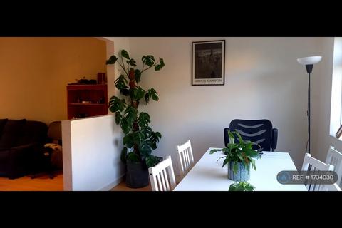 4 bedroom terraced house to rent, Whitnell Court, London, SW15