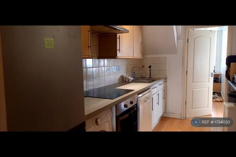 4 bedroom terraced house to rent, Whitnell Court, London, SW15