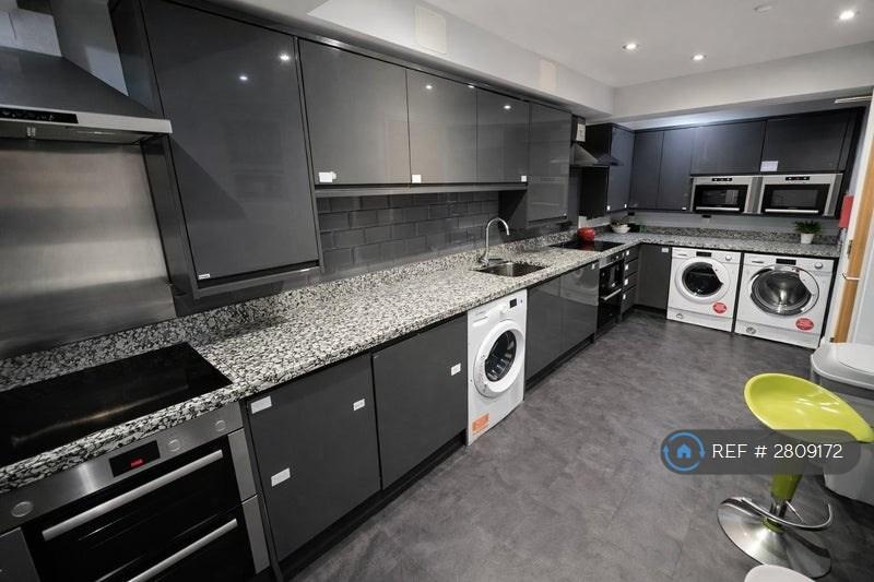 Gf - Modern Kitchen Diner w/ All Appliances