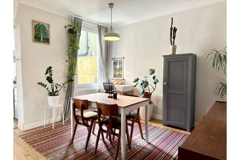 2 bedroom terraced house to rent, Cann Hall Road, London, E11
