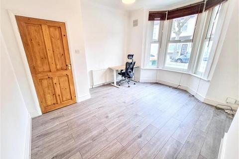 1 bedroom flat to rent, Warwick Road, Stratford