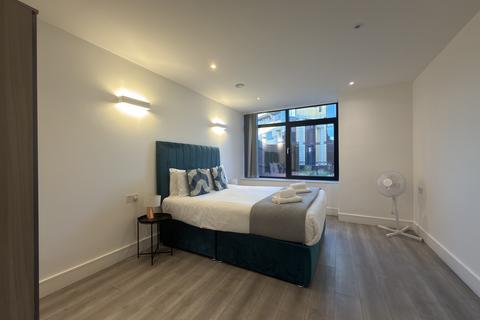 2 bedroom ground floor flat to rent, Harlequin Avenue