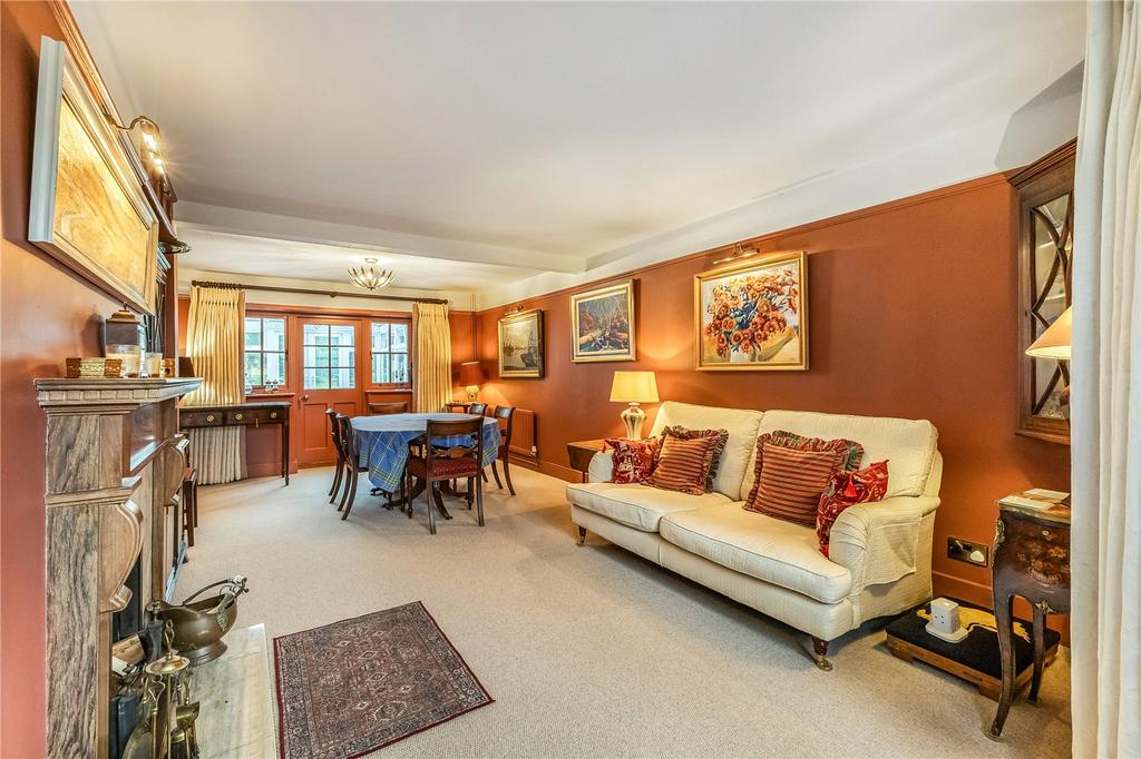 Sitting/Dining Room