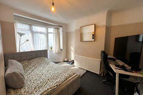 2 bedroom flat to rent, Vincent Gardens,Dollis Hill, NW2